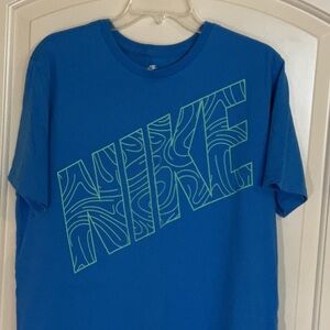 The Nike Tee Athletic Cut - Size XL
